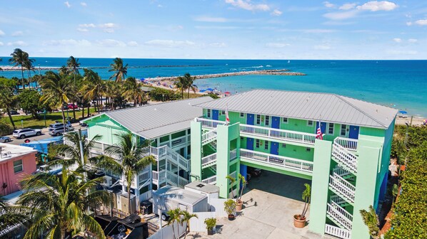 المنشأة من الداخل