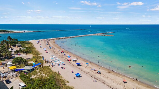 Interior - Oceanfront Inn Room #7 - Partial Ocean View - King Bed (Fort Pierce)