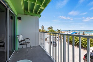 Studio (1 Bedroom) - Oceanfront Inn Room #20- Ocean View Balcony, 2 Full Beds (Fort Pierce)