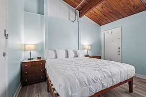 Interior - Oceanfront Inn Room #15- Inlet View- King Bed (Fort Pierce)