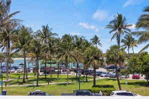 Interior - Oceanfront Inn Room #15- Inlet View- King Bed (Fort Pierce)
