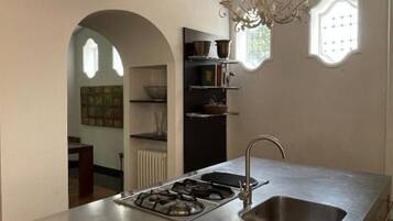 Réfrigérateur, four, plaque de cuisson, lave-vaisselle