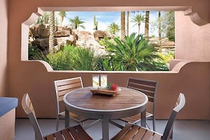 Dining - Gorgeous resort - 2 connected condos - steps from TPC/Waste Management tour! (Scottsdale)