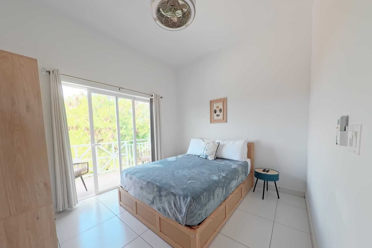 Apartamento Confort, patio, vistas al jardín | Cortinas opacas y wifi gratis