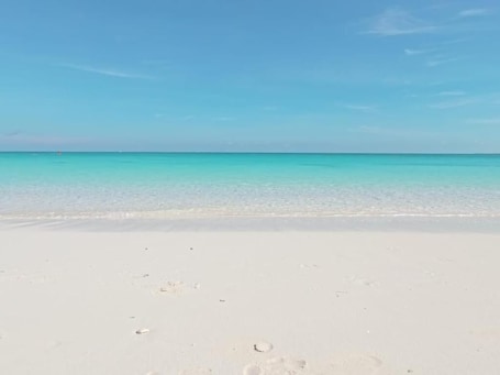 Perto da praia, areia branca . 21 North Hotel