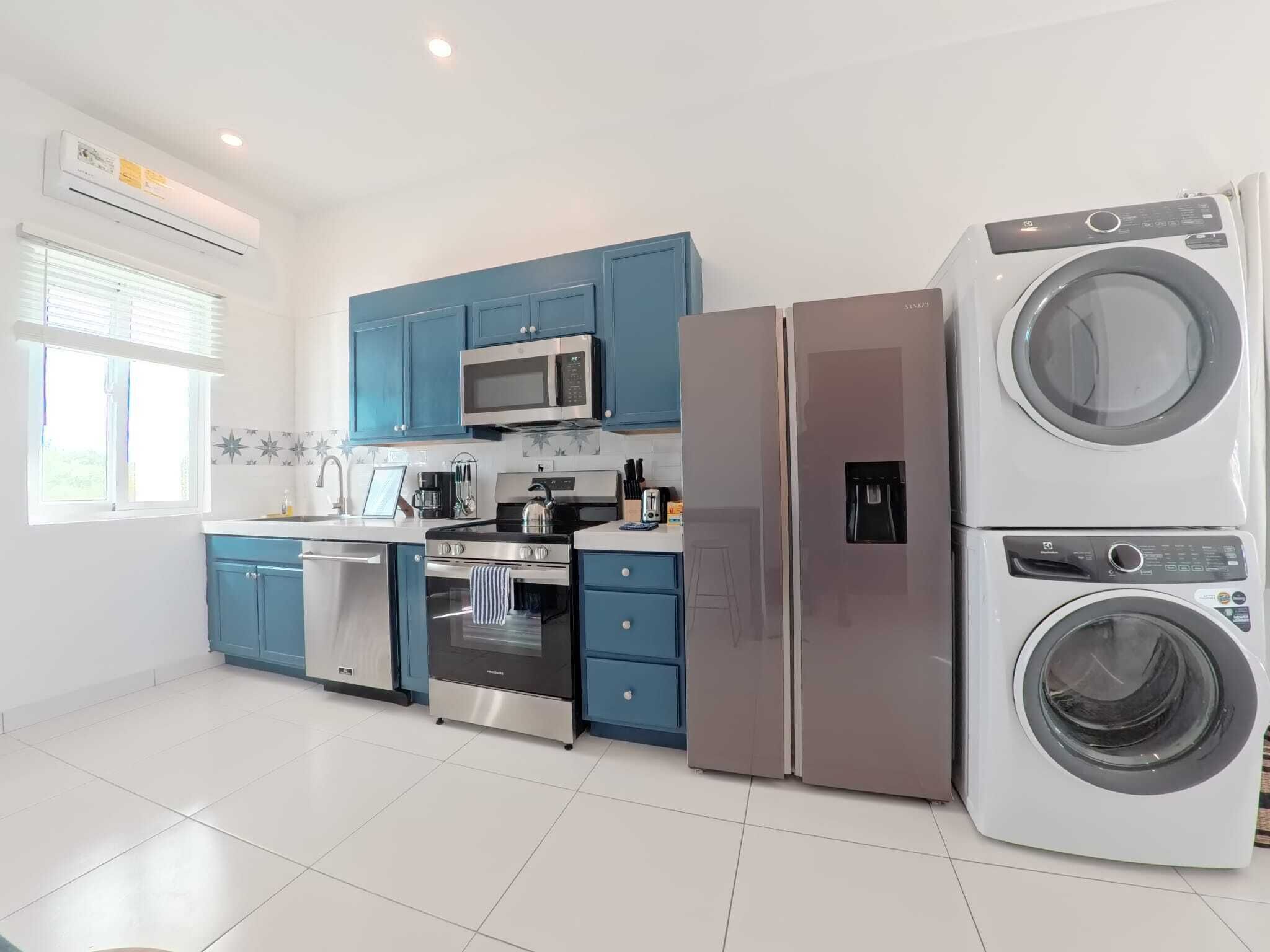 Comfort Apartment, Patio, Garden View | Private kitchen | Fridge, microwave, oven, stovetop