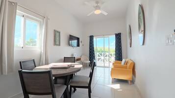 Apartamento Confort, patio, vistas al jardín | Zona de estar