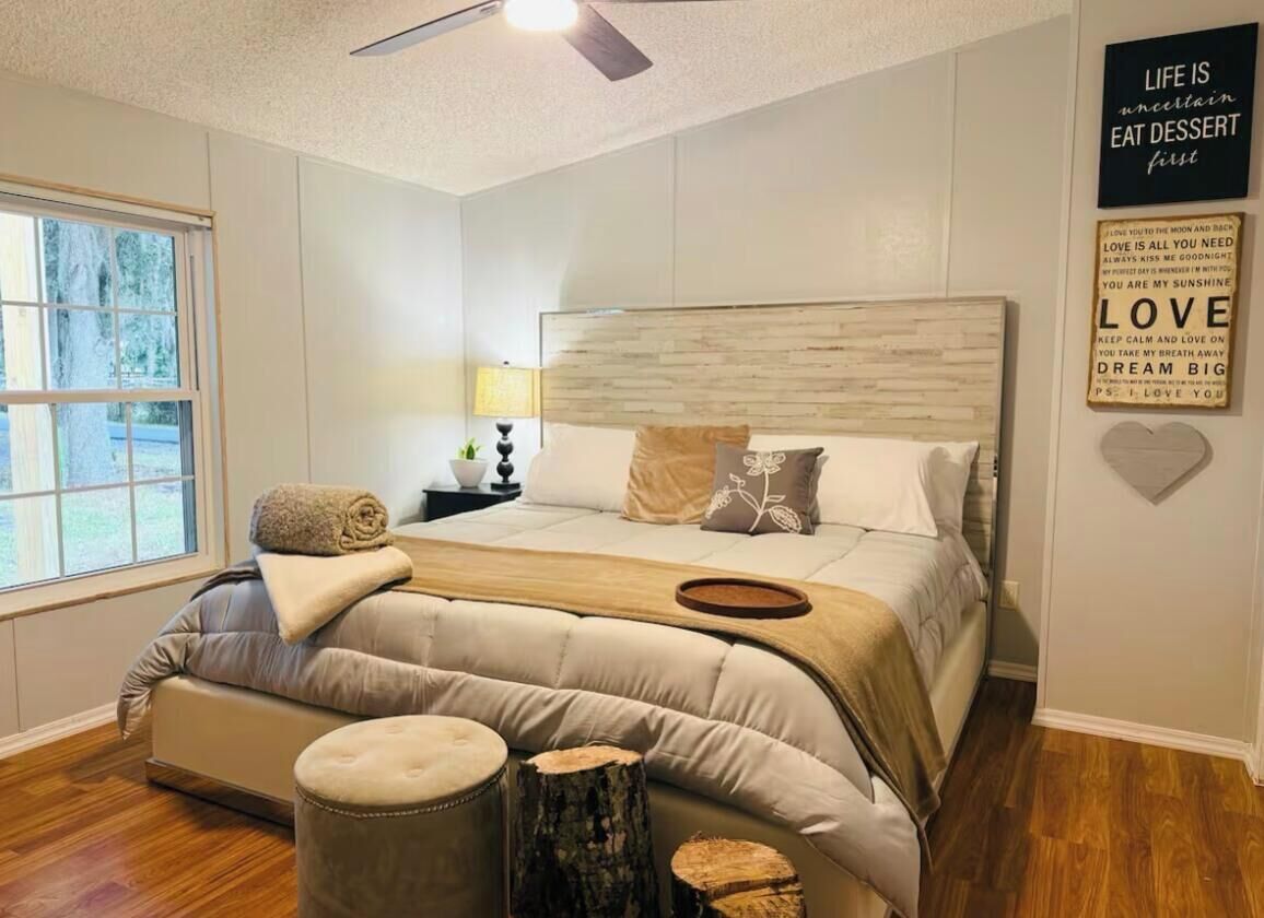 3 slaapkamers, een strijkplank/strijkijzer, wifi, beddengoed