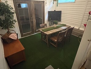 Dining - Nestled mossy oaks, a retreat that blends nature’s peace with modern comforts. (Clermont)