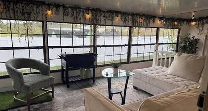 3-Bedroom House with Fire Pit, Volleyball & Tree nature’s for family and friends