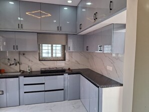 Private kitchen - Elagant & Serene 2-bedroom penthouse with all amenities near IT hub (Hyderabad)