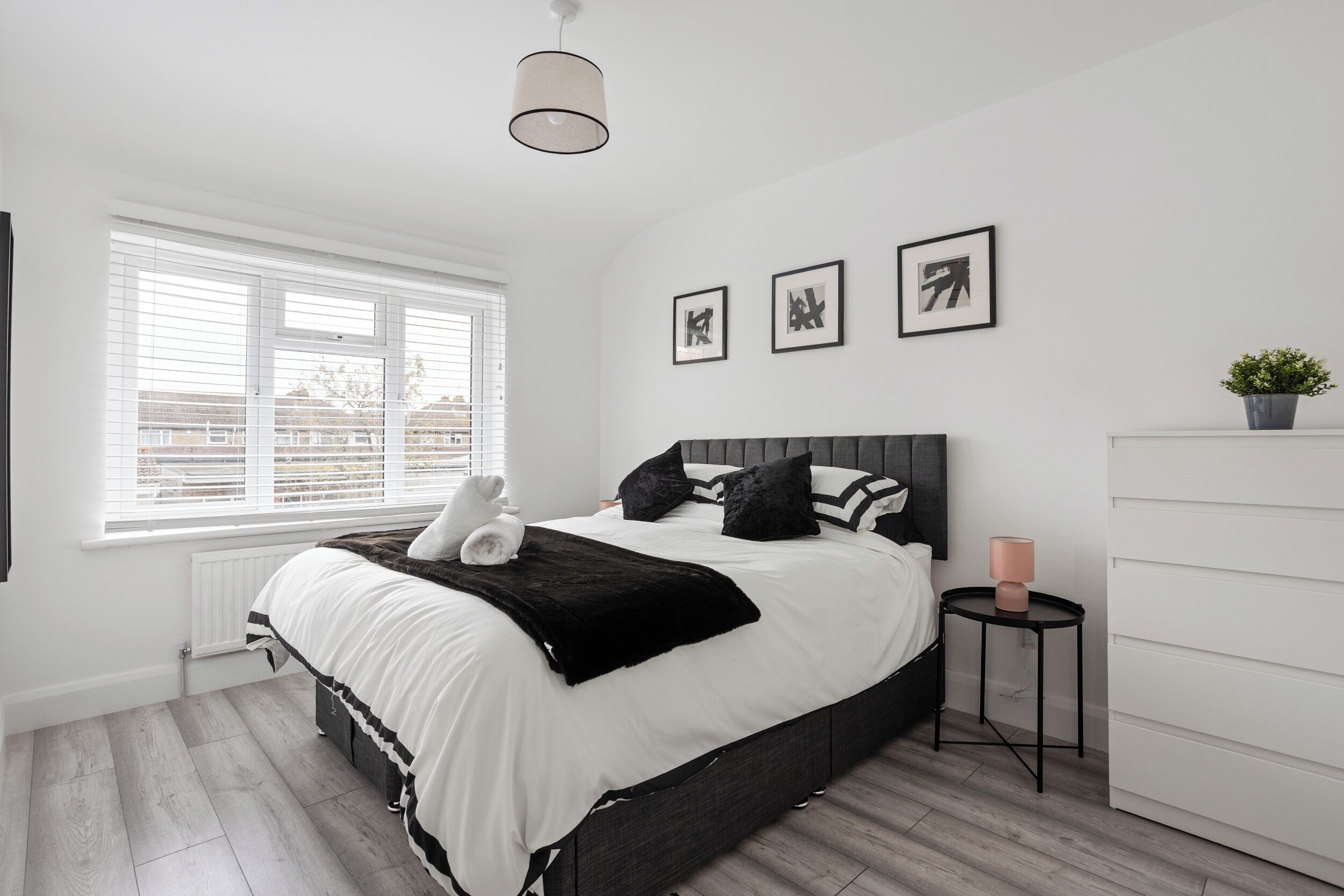 5 bedrooms, iron/ironing board, free WiFi, bed sheets