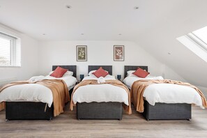 5 habitaciones, tabla de planchar con plancha y wifi gratis 