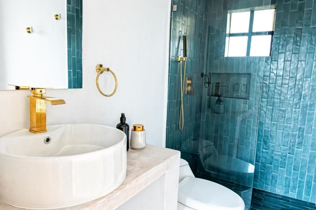 Comfort Single Room, Patio, City View | Bathroom | Shower, free toiletries, hair dryer, towels