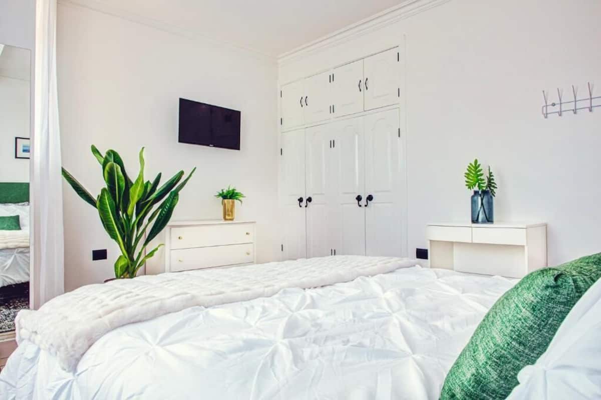 Fer et planche Ă repasser, accĂšs au Wi-Fi (inclus)