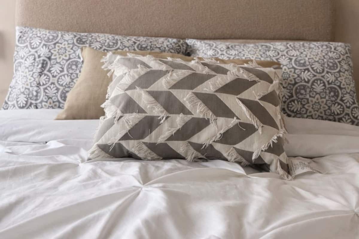 Chambre Confort double, patio, vue sur la ville | Fer et planche Ă repasser, accĂšs au Wi-Fi (inclus)