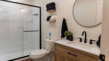 タオル、石鹸、トイレットペーパー