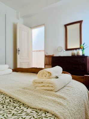 Travel cot, WiFi, bed sheets - CASA DOCE DOGARVE, Portimão (riverside area). (Portimão)