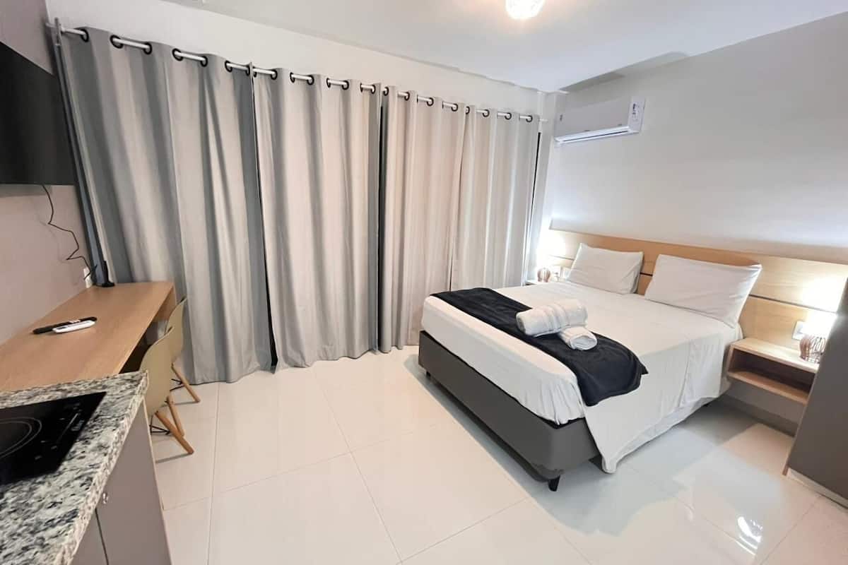 Căn hộ cơ bản | Bàn, khu vực làm việc phù hợp cho laptop