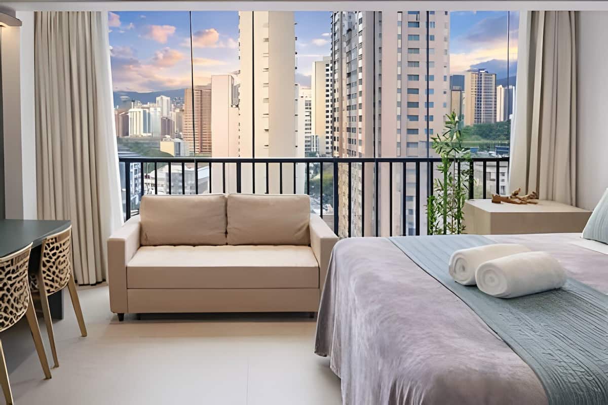 Căn hộ cơ bản | Bàn, khu vực làm việc phù hợp cho laptop