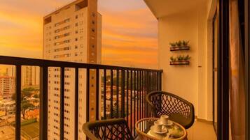 Deluxe Studio, City View | Property grounds