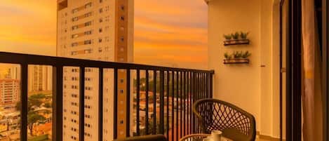 Deluxe Studio, City View | Property grounds