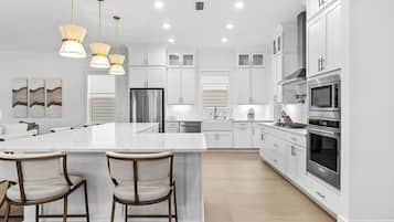 Casa, varias camas (Peyton's Place) | Cocina privada | Horno y tostadora