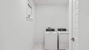 House, Multiple Beds (Peyton's Place) | Interior