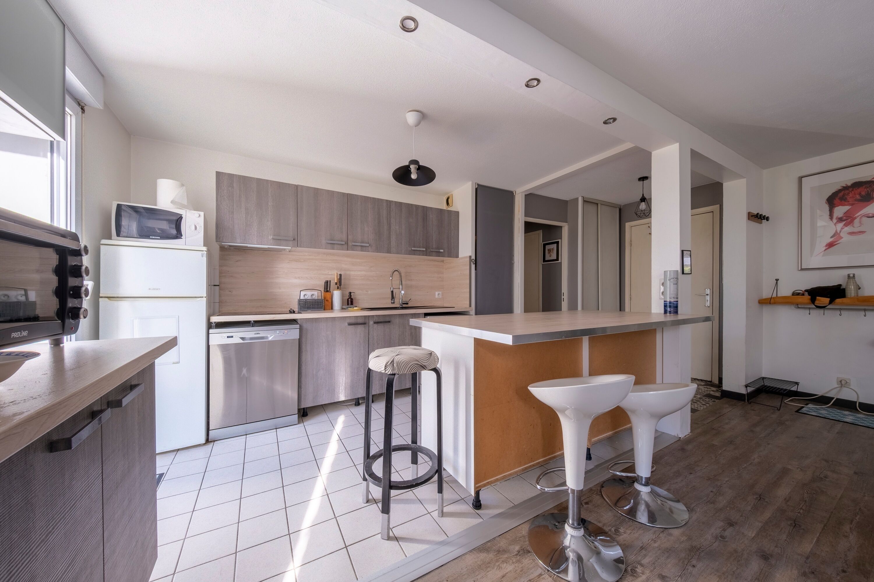 Kjøleskap, mikrobølgeovn, ovn og oppvaskmaskin