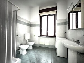 Bathroom - BIG Smart Goldoni [Duomo-M4 Lin Airport] (Milan)
