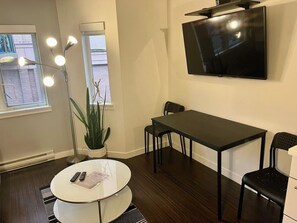 Dining - ONE BEDROOM IN VANCOUVER'S HISTORIC GASTOWN!!!
Near dining, nightlife & shopping (Vancouver)