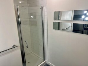 Towels, soap, toilet paper - ONE BEDROOM IN VANCOUVER'S HISTORIC GASTOWN!!!
Near dining, nightlife & shopping (Vancouver)
