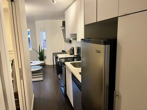 Mikrovågsugn, ugn, spishäll och diskmaskin
