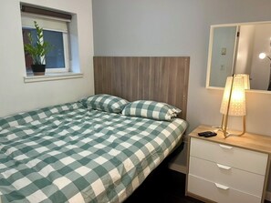 1 bedroom, Internet, bed sheets - ONE BEDROOM IN VANCOUVER'S HISTORIC GASTOWN!!!
Near dining, nightlife & shopping (Vancouver)