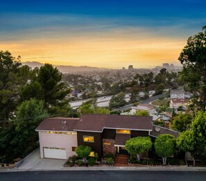Exterior - Elegant City View | Quick Drive to LA | Hot Tub (La Crescenta-Montrose)