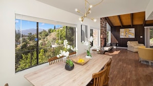 Dining - Elegant City View | Quick Drive to LA | Hot Tub (La Crescenta-Montrose)