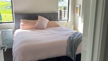 4 bedrooms, WiFi, bed sheets