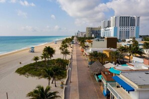 Beach nearby - Beach Escape 2BR • 5 min FLL • Free Parking (Dania Beach)