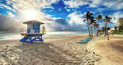 Casa Flamingo Splash Dania Beach Vibes!