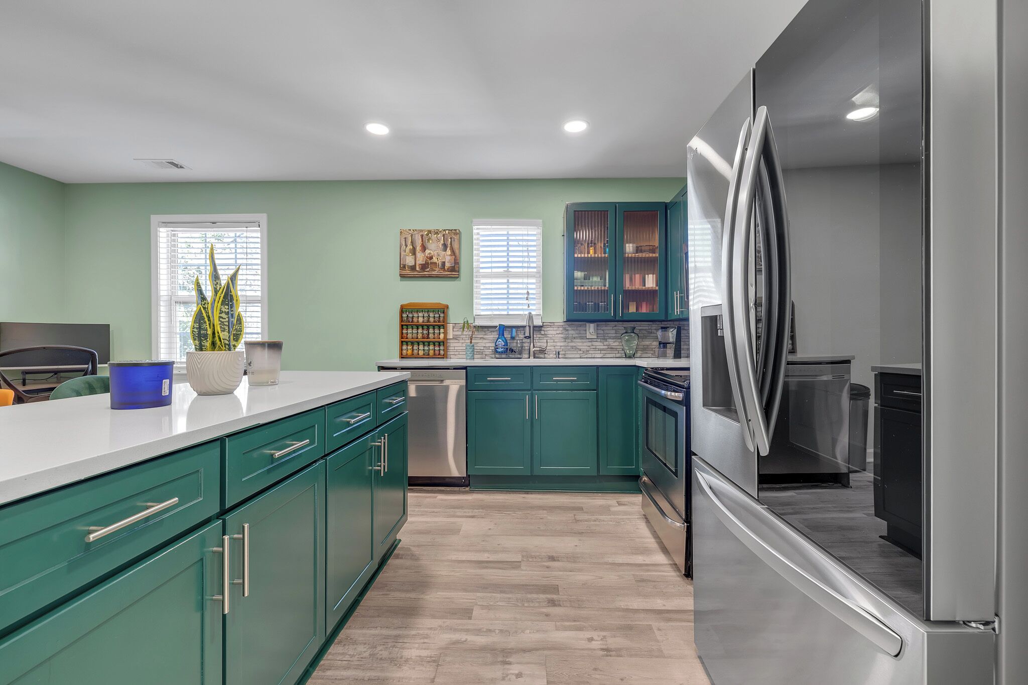 Micro-ondes, four, plaque de cuisson, lave-vaisselle