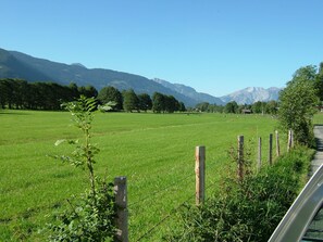 Property grounds - Apartment with garden Zell am See dogs allowed 6 persons 3 min. to the lake (Maishofen)