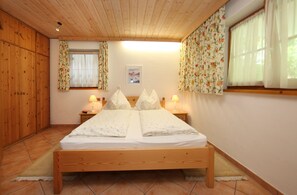 2 bedrooms, iron/ironing board, WiFi, bed sheets - Apartment with garden Zell am See dogs allowed 6 persons 3 min. to the lake (Maishofen)