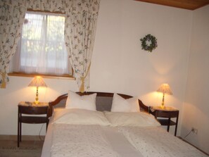 2 bedrooms, iron/ironing board, WiFi, bed sheets - Apartment with garden Zell am See dogs allowed 6 persons 3 min. to the lake (Maishofen)