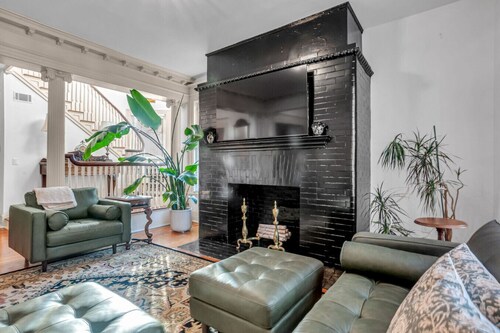 1896 Victorian Mansion - Steps from Forsyth