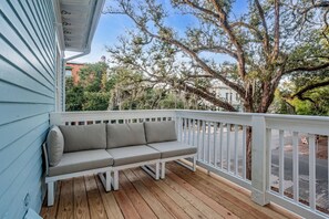 Terrace/patio - 1896 Victorian Mansion - Steps from Forsyth (Savannah)