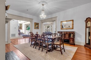 Dining - 1896 Victorian Mansion - Steps from Forsyth (Savannah)