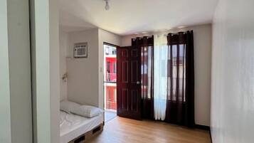 1 bedroom, bed sheets