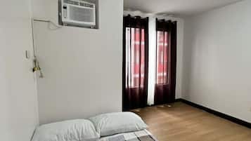 1 bedroom, bed sheets