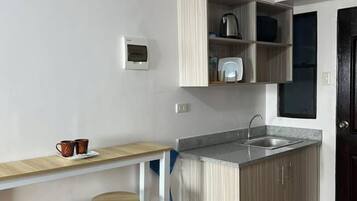 Stovetop, dishwasher, high chair, cookware/dishes/utensils