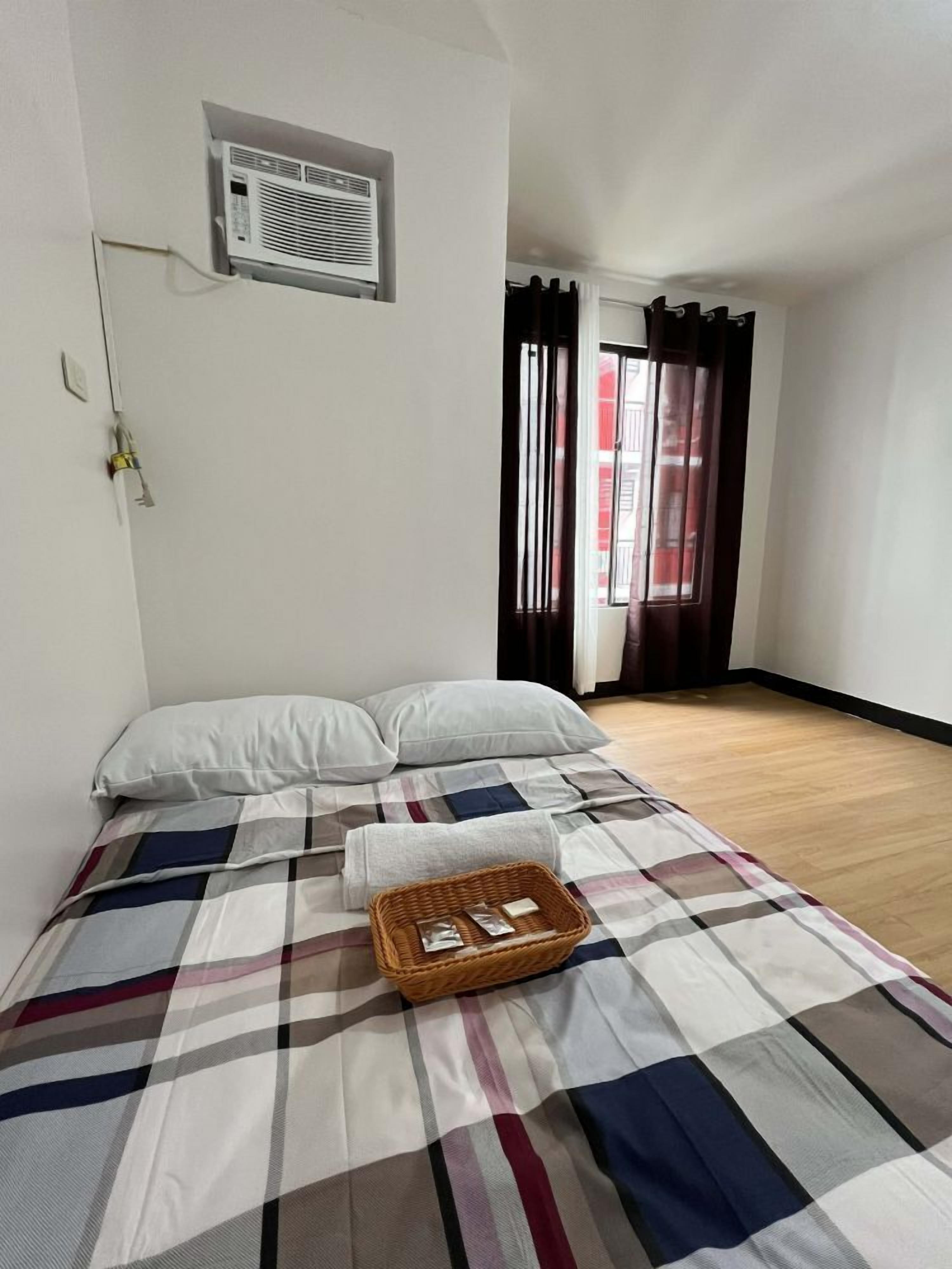 2 bedrooms, bed sheets